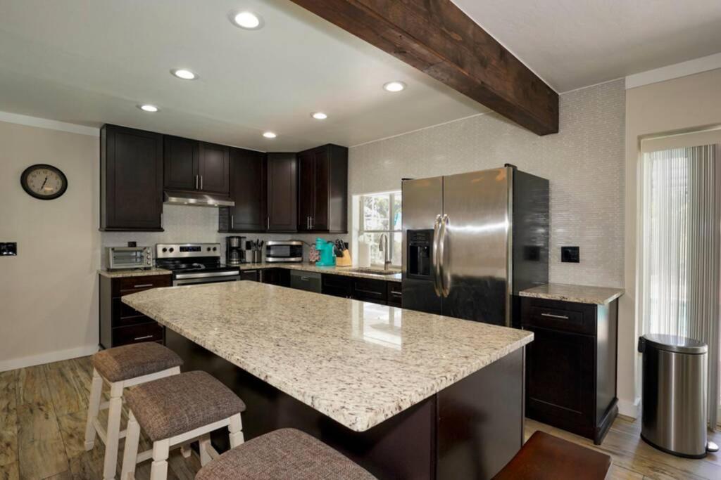 Heated Pool - Close To Beaches, Restaurants & More!
