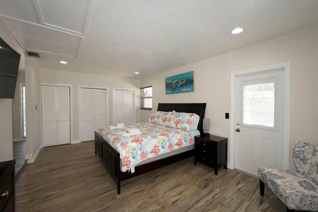 Heated Pool - Close To Beaches, Restaurants & More! *