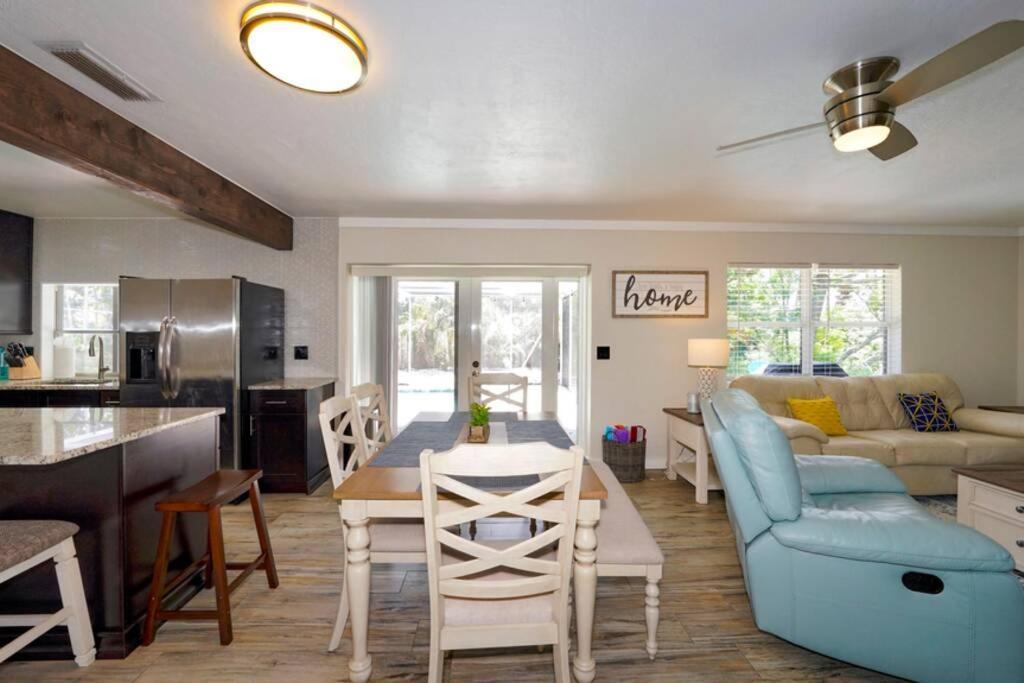 Holiday home Heated Pool - Close To Beaches, Restaurants & More! *