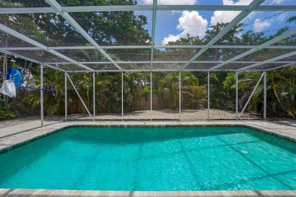 Heated Pool - Close To Beaches, Restaurants & More! *