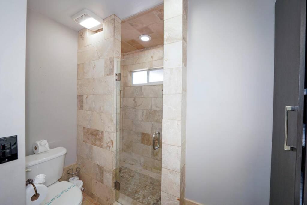 Heated Pool - Close To Beaches, Restaurants & More! *
