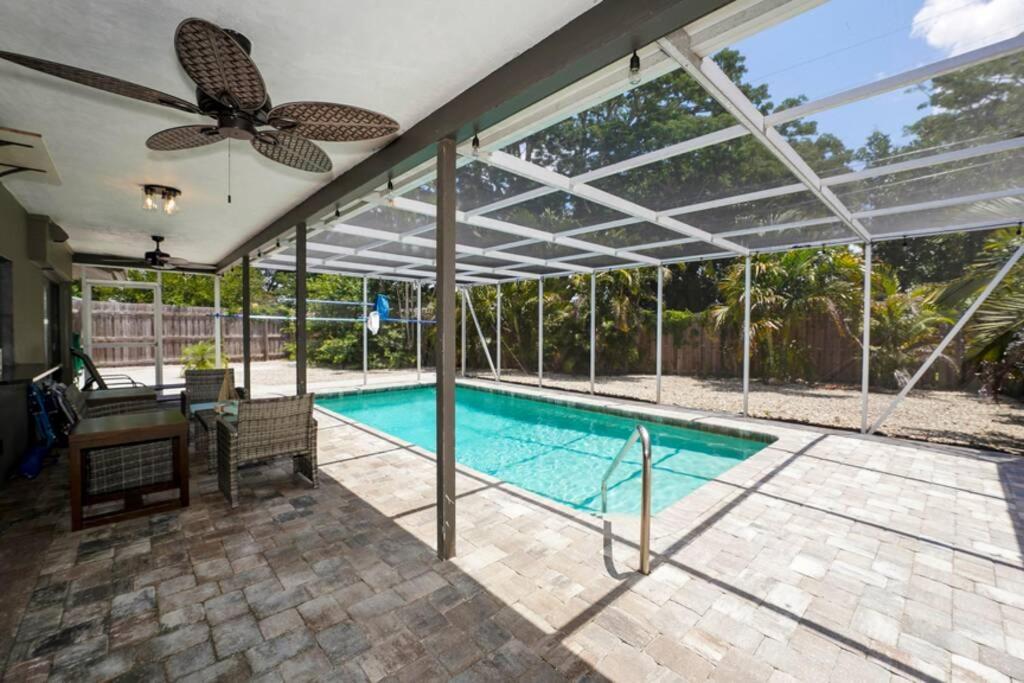 Heated Pool - Close To Beaches, Restaurants & More! Holiday home *