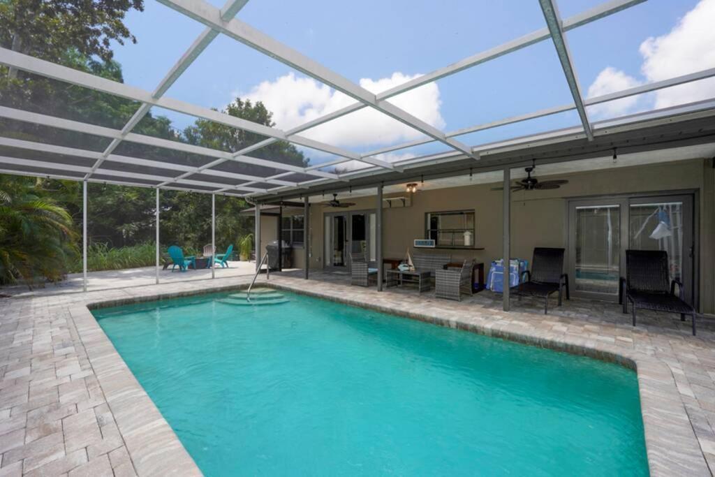Heated Pool - Close To Beaches, Restaurants & More! Holiday home