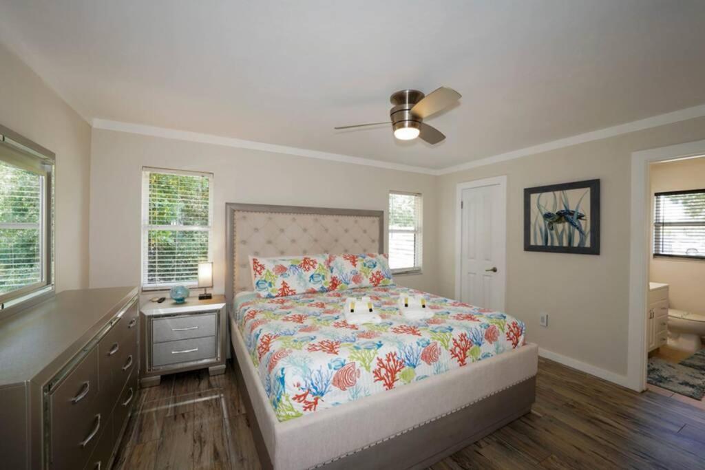 Holiday home Heated Pool - Close To Beaches, Restaurants & More! *